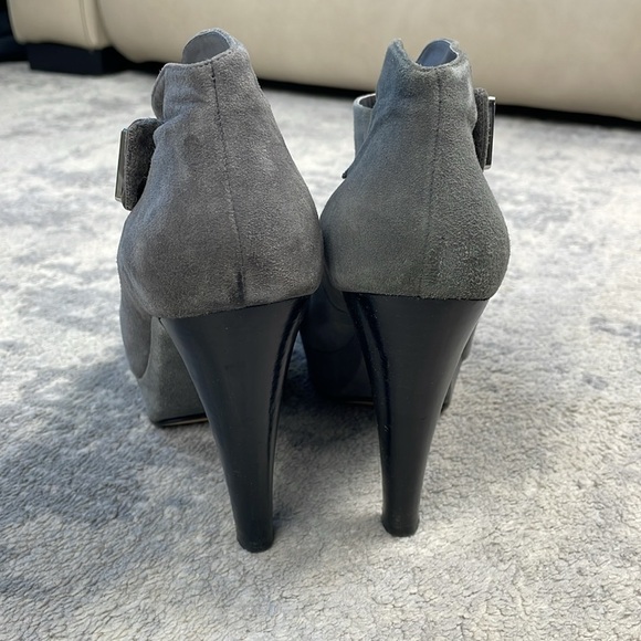 MICHAEL Michael Kors Devenport Suede Leather Cutout Heels Booties Gray Sz 7 - Picture 4 of 14